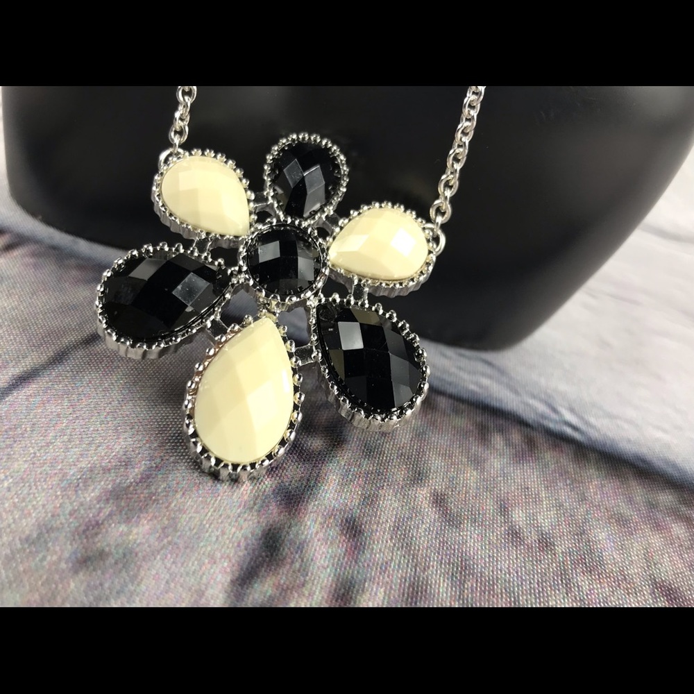 FASHION JEWELRY - Picture 3 of 7